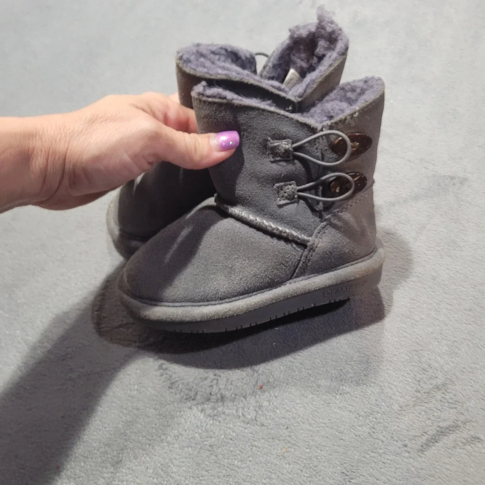 Bearpaw Abigail Boots Toddler‎ Size 8 Gray Suede Sheepskin Winter Toggle Shoes